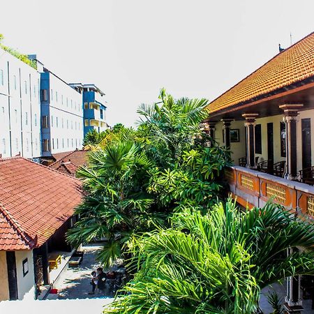 Lolo Beach Inn Легиан Экстерьер фото