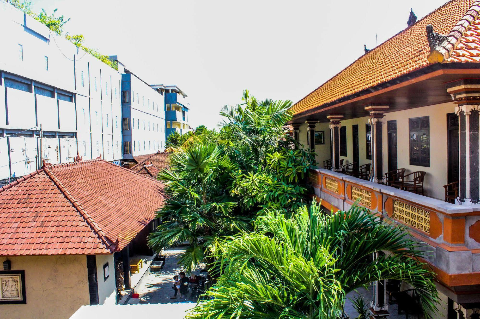 Lolo Beach Inn Легиан Экстерьер фото
