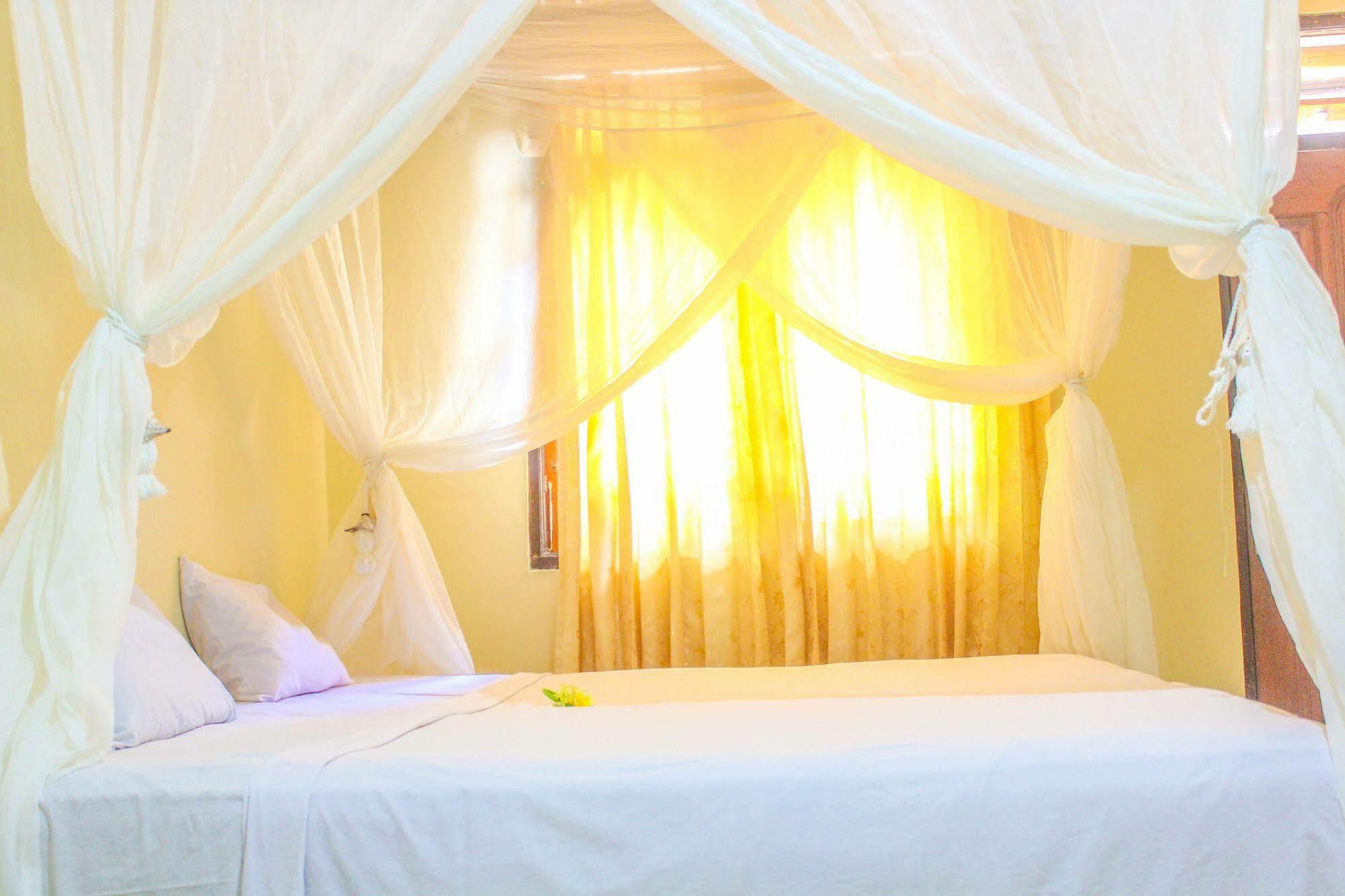 Lolo Beach Inn Легиан Экстерьер фото
