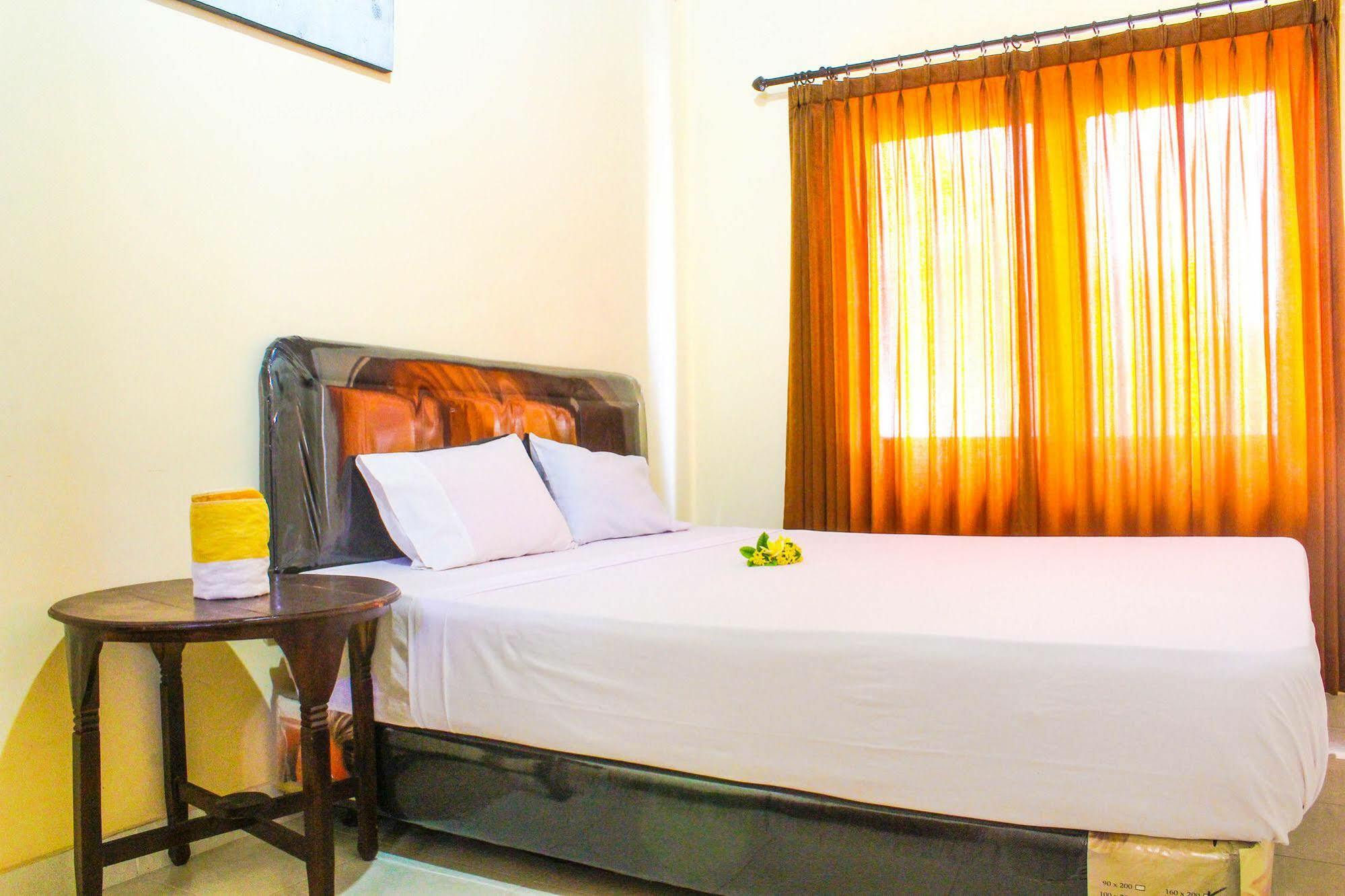 Lolo Beach Inn Легиан Экстерьер фото