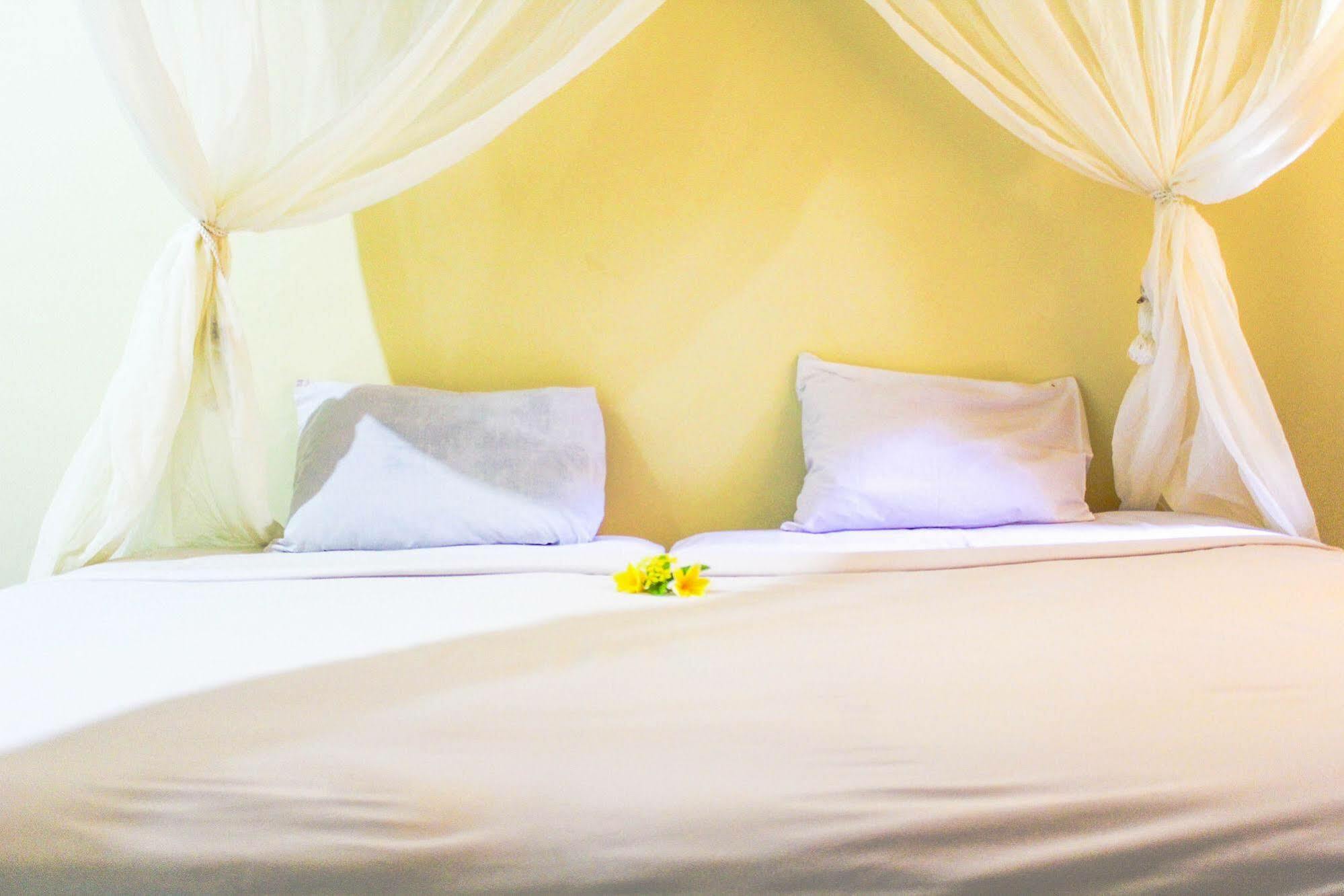 Lolo Beach Inn Легиан Экстерьер фото