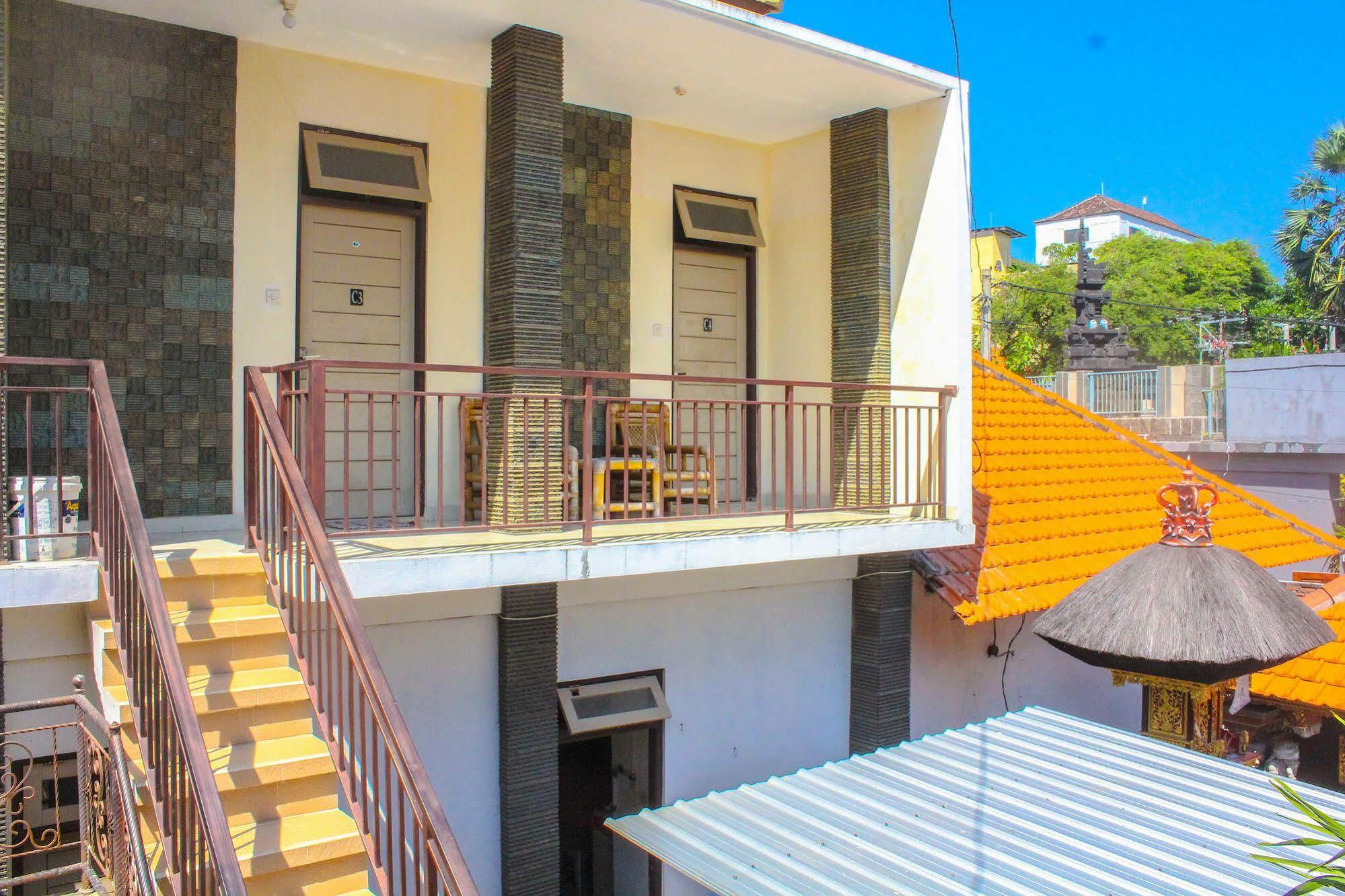 Lolo Beach Inn Легиан Экстерьер фото