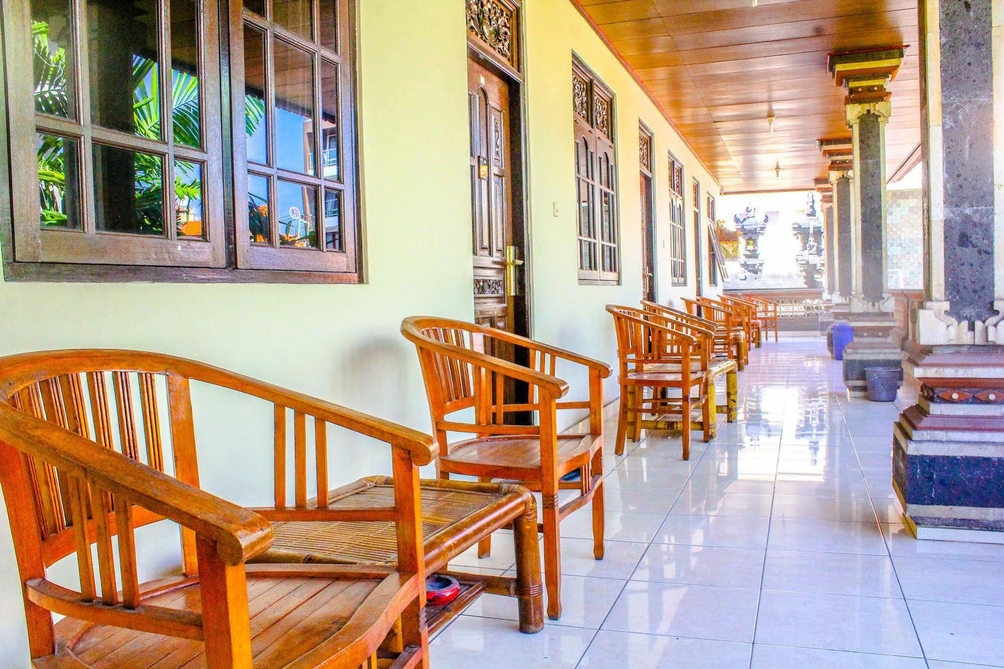 Lolo Beach Inn Легиан Экстерьер фото