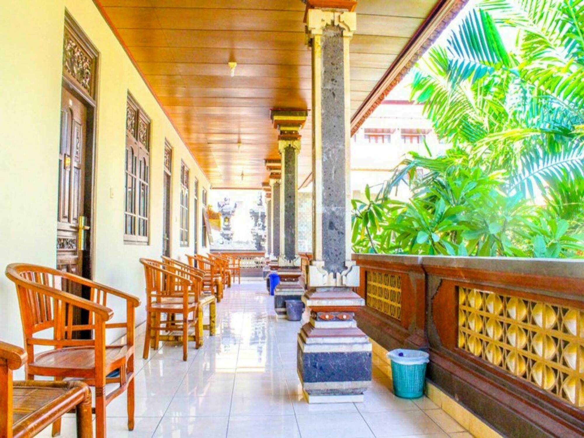 Lolo Beach Inn Легиан Экстерьер фото